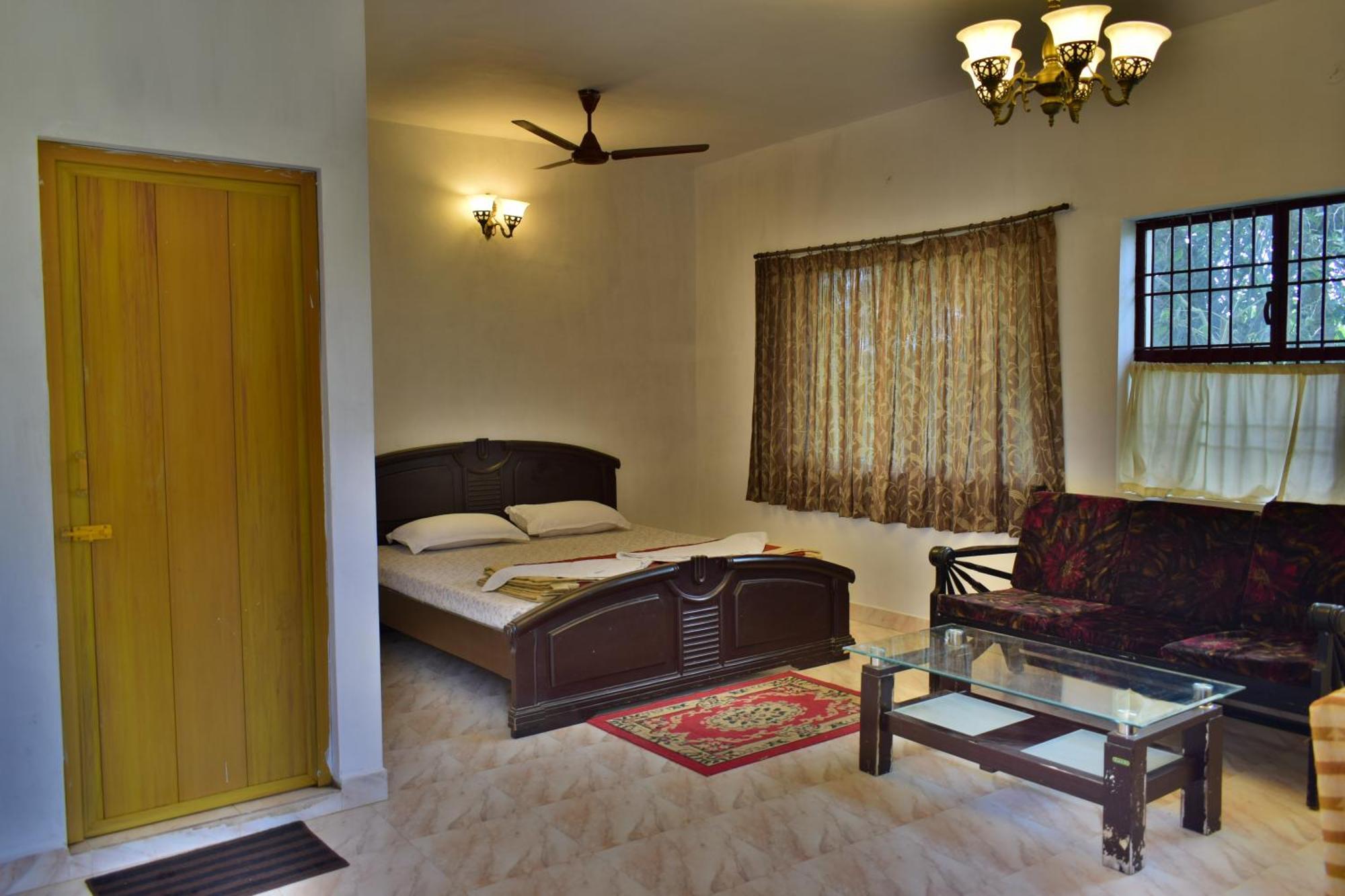 Silent Waters Resorts Yelagiri Luaran gambar